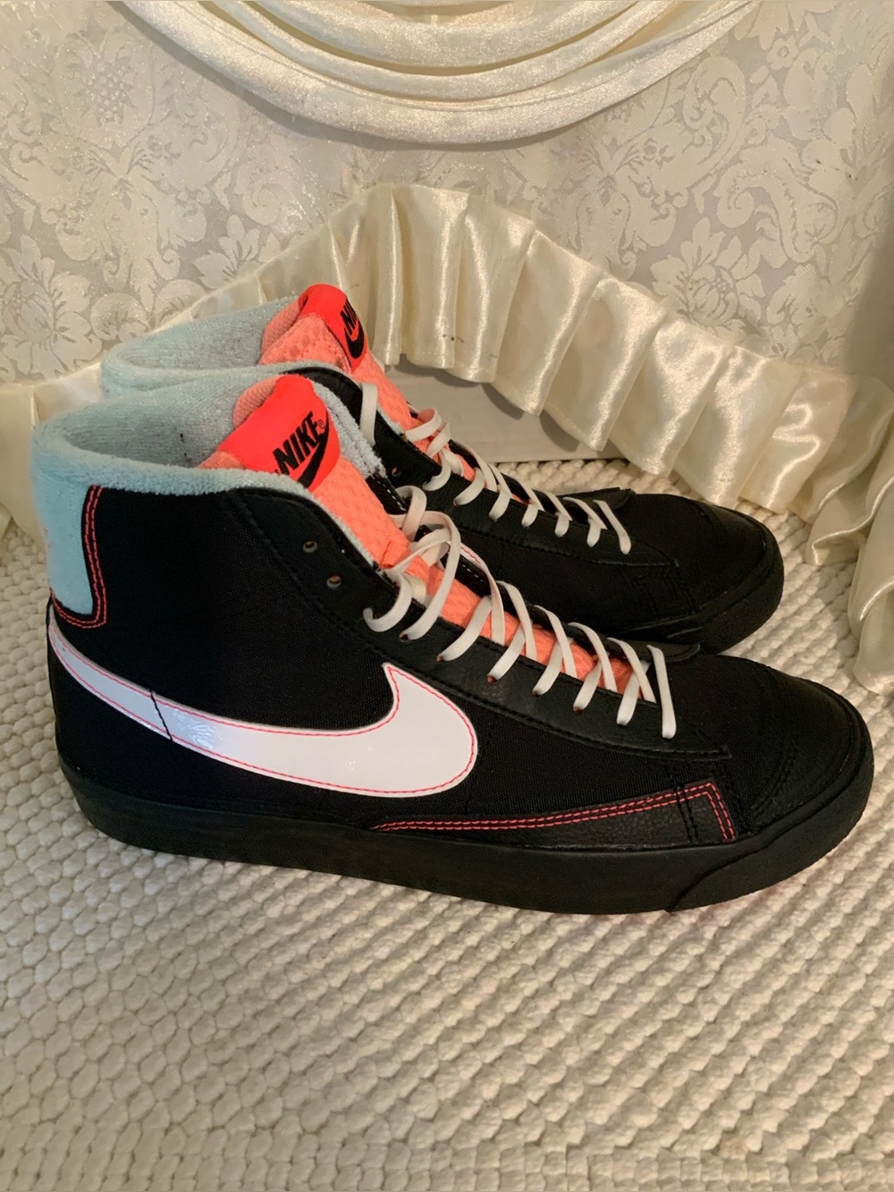 NIKE - Picture 4 of 9